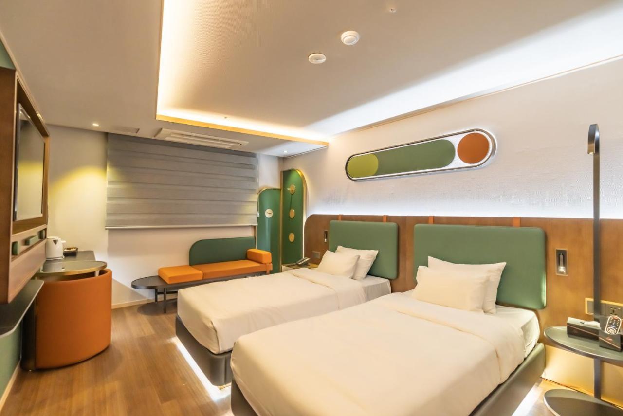 L&L Central Hotel Jeju Exteriör bild